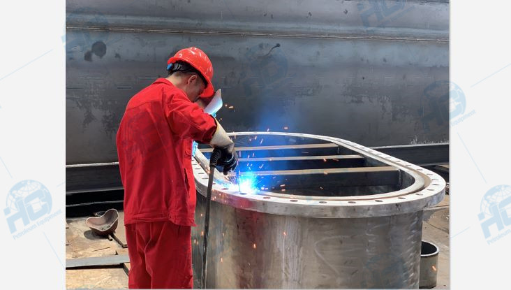 Production lines run 24 hours a day due to increased orders_副本.jpg